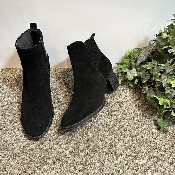 Blondo waterproof Chelsea Ankle Boots Block Heel Size 9.5 M Side Zip Black Suede - Picture 1 of 7